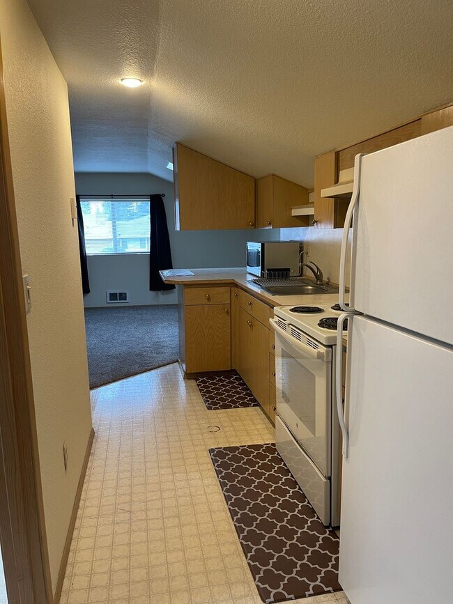 Building Photo - Above Garage Studio Apartment - $1400