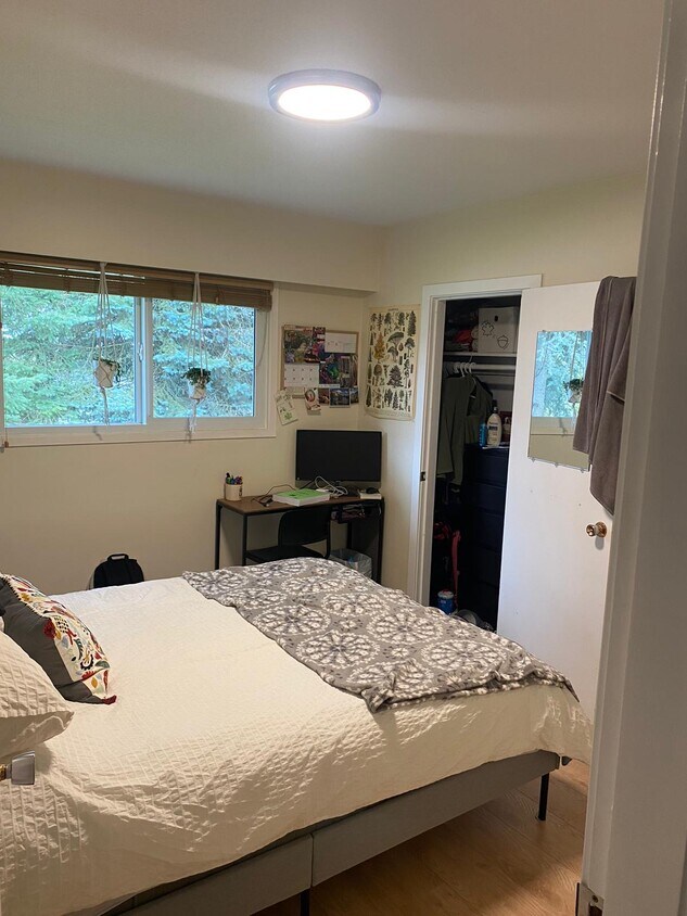 Primary Photo - 7037 Gibson St