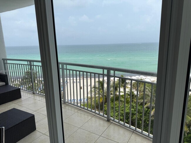 Foto del edificio - 17375 Collins Ave