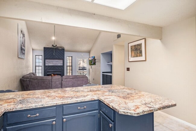 Foto del edificio - 1230 Mechem Dr