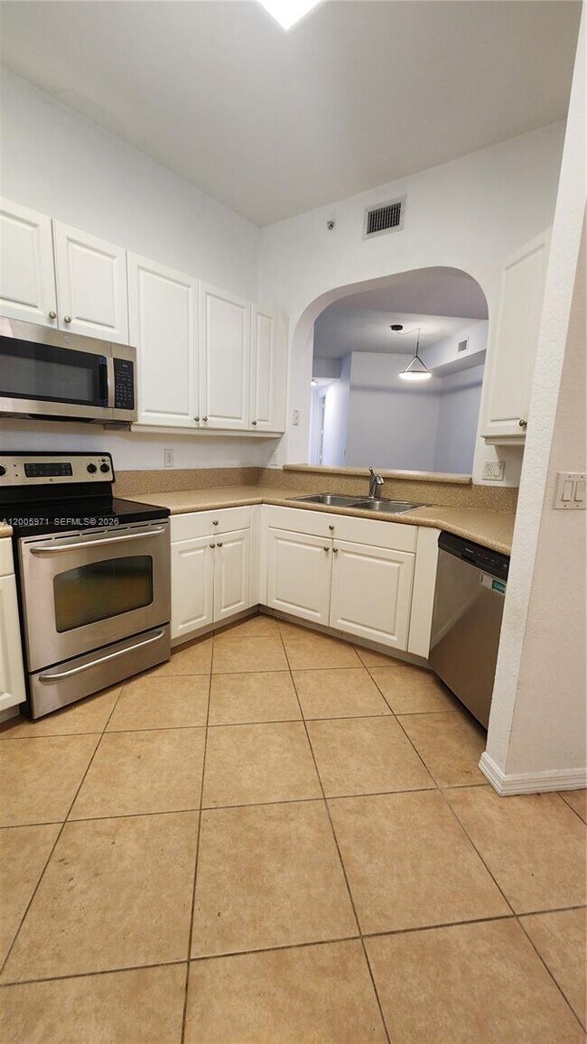 Foto del edificio - 3600 Oaks Clubhouse Dr