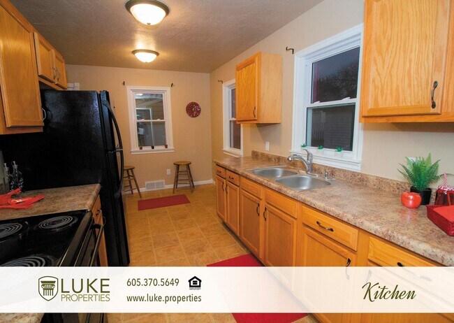 Building Photo - Great 3 bedroom rental home with many updates