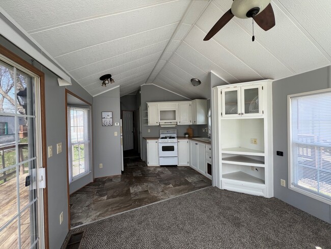 Building Photo - 5178 Rhine Dr