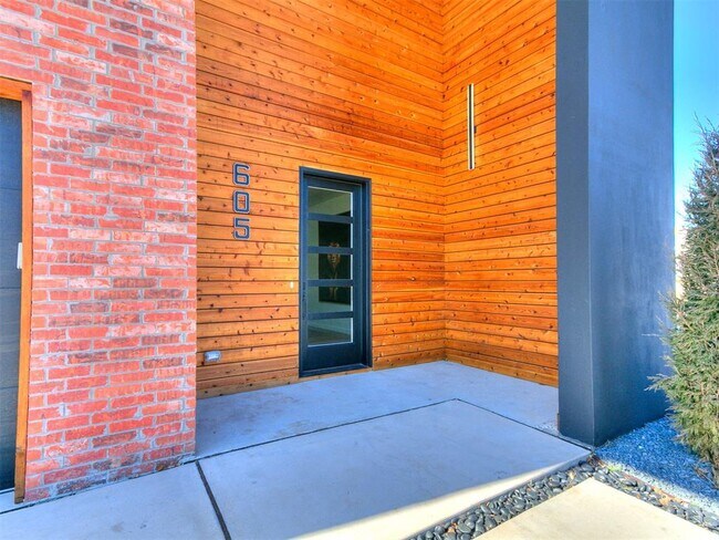 Foto del edificio - 605 N Idaho Ave