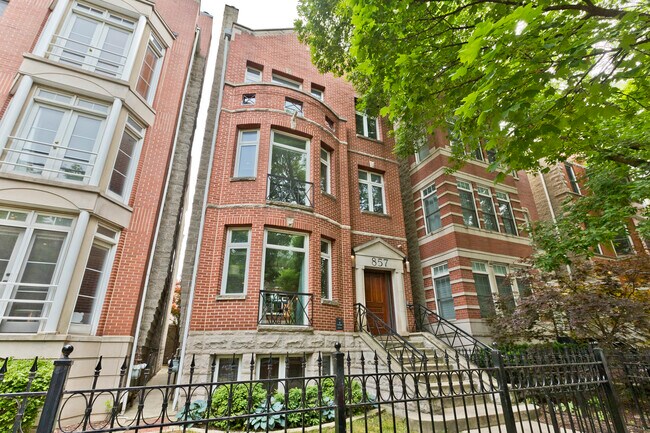 Building Photo - 857 W Wrightwood Ave