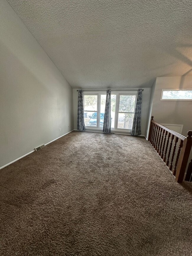 Foto del edificio - 2 BEDROOM, 1 BATHROOM, TOWNHOME IN THE AVE...