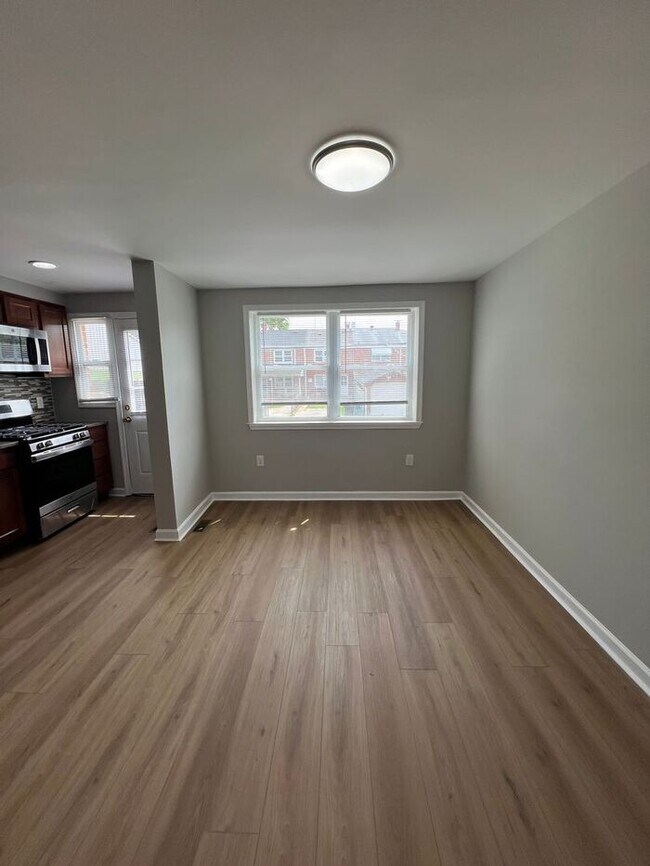 Foto del edificio - 3 Bedroom Townhome with Parking