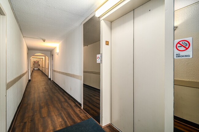 Foto del edificio - 1043 S York Rd