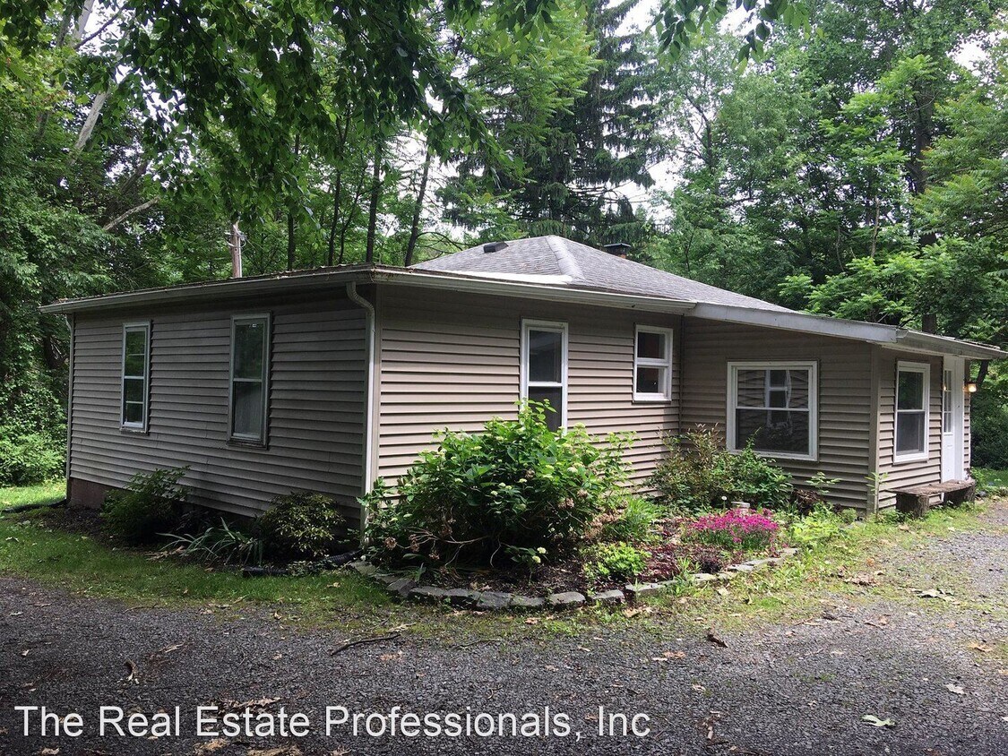 Foto principal - 2 br, 1 bath House - 93 Center Road