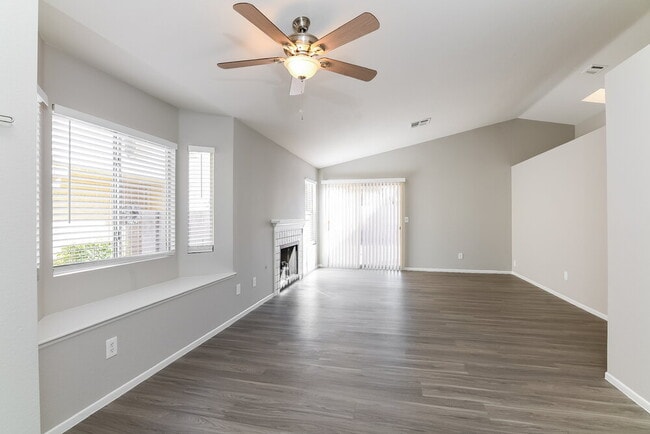 Building Photo - 7122 Knoll View Dr