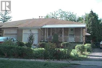 Building Photo - 73 Regatta Crescent