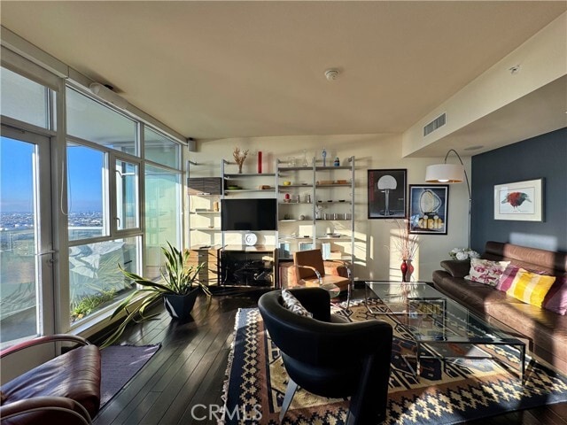 Foto del edificio - 400 W Ocean Blvd