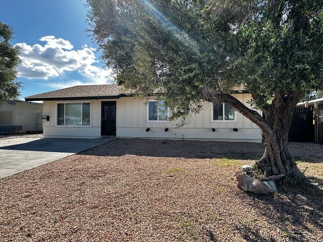Building Photo - Cute 3-Bedroom Home with Move-in Special of $1775 off your third month rent.
