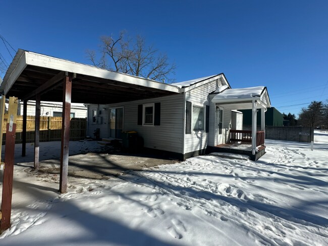 Foto del edificio - 28532 Grayling Ave