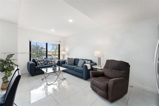 Foto del edificio - 14590 SW 260th St