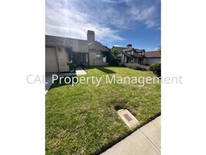 Building Photo - 764 Entrada Dr