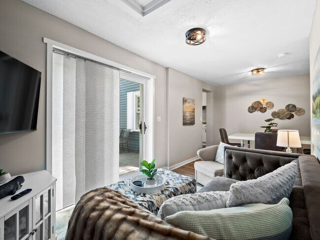 Foto del edificio - 7525 Lake Rd E