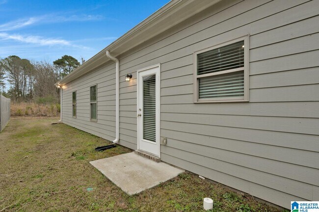 Foto del edificio - 615 Troubadour Ln