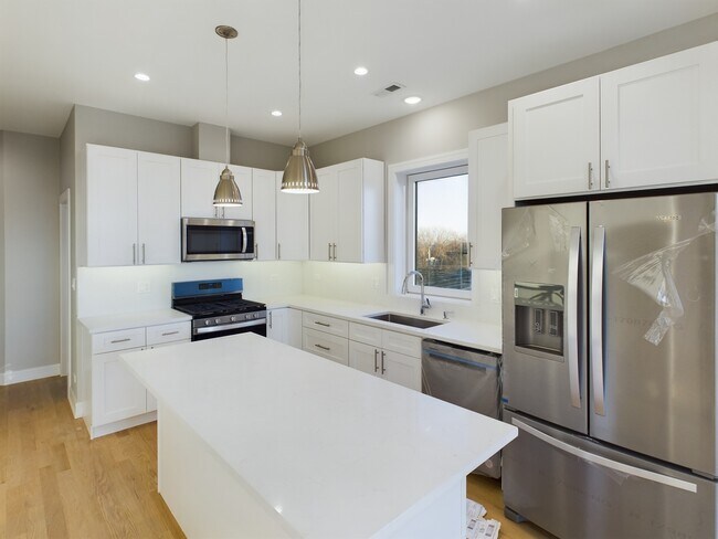Foto del edificio - 3745 S Lake Park Ave