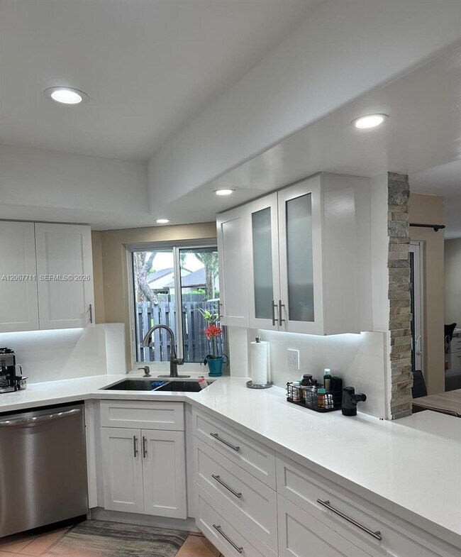 Foto del edificio - 4810 SW 152nd Pl