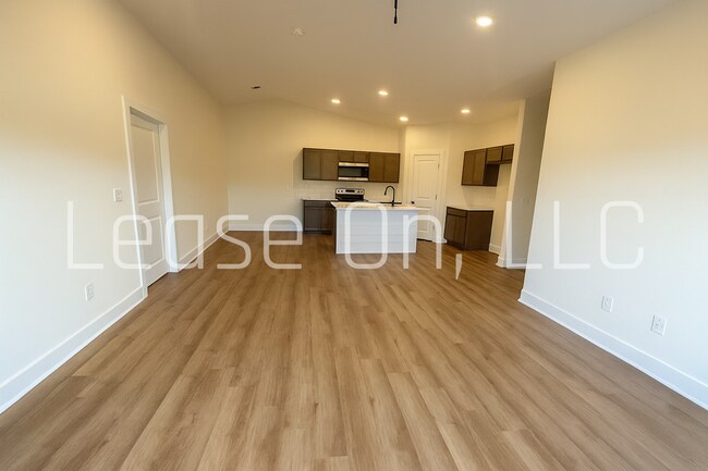 Foto del edificio - Brand-New 3 Bedroom Home in Haysville School District