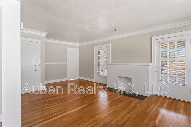 Foto principal - 5305 Charlotte St