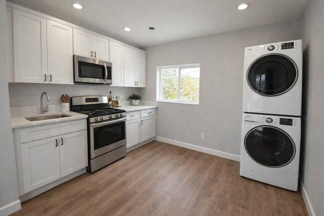 Building Photo - BRAND NEW (2026) 2 Bd/1 Ba on Tipton!!