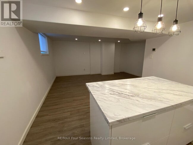 Building Photo - 40 59th St S