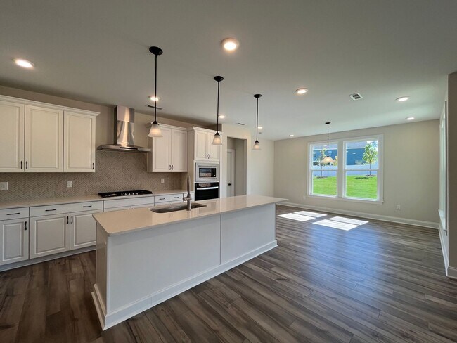 Foto del edificio - Stunning 5BD, 4.5BA Knightdale Home with Spacious Open Interior, Bonus Loft, and Modern Upgrades ...