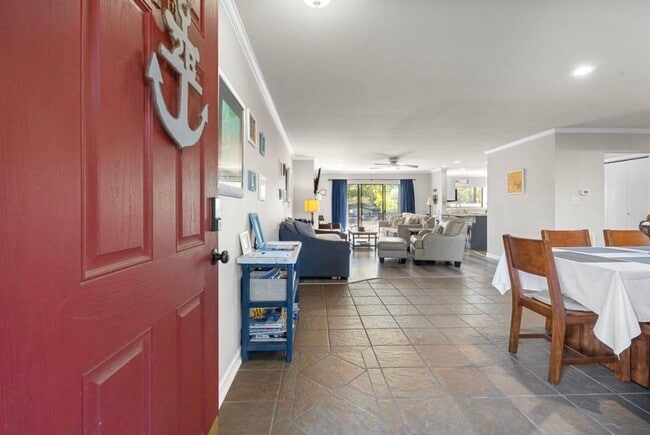 Foto del edificio - 5371 Central Ave