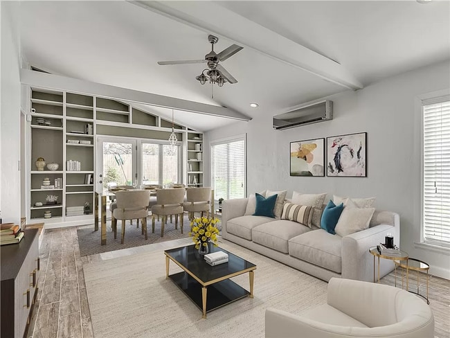 Building Photo - Remodeled 3BD/3BTH With a Single Car Garag...