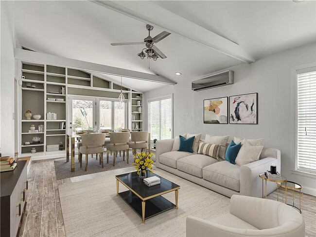 Foto del edificio - Remodeled 3BD/3BTH With a Single Car Garag...