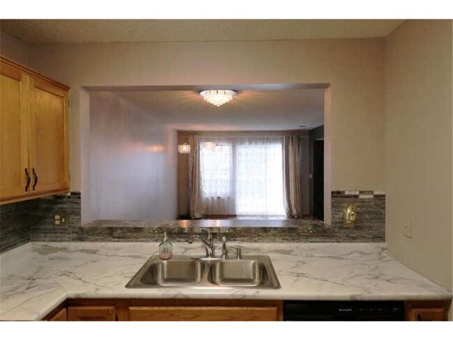 Building Photo - 2415 Upland Ln N