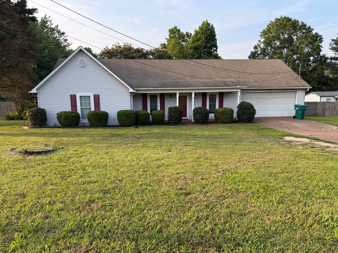 Primary Photo - 141 E University Pky