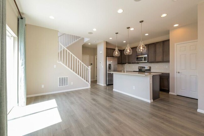 Building Photo - 6457 N Ceylon St