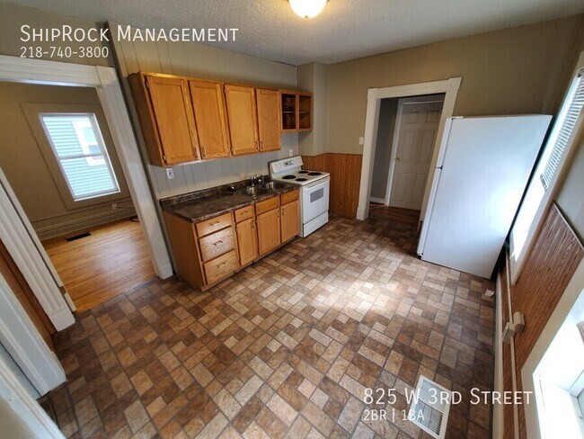 Building Photo - 825 W 3rd St