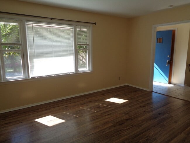 Foto del edificio - House for Rent-Country Club Area