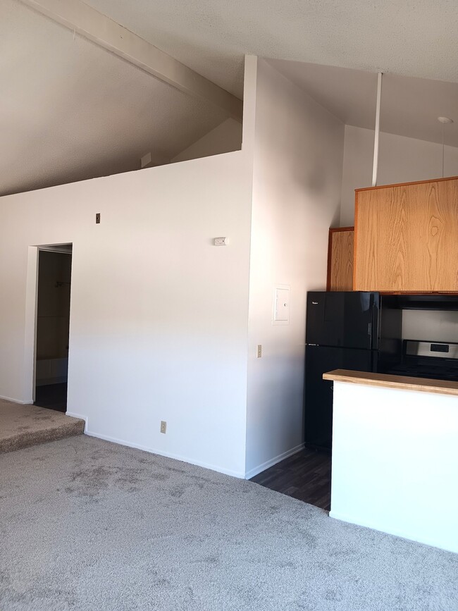 Building Photo - 10965 Fruitland Dr