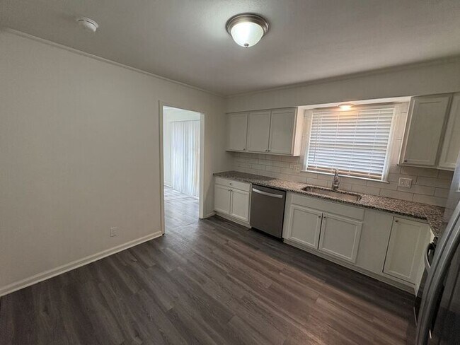 Foto del edificio - 7415 Willow Ave