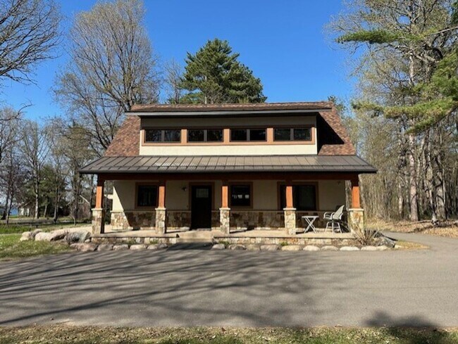 Foto del edificio - 1 Bedroom plus spacious loft on Gull Lake!...