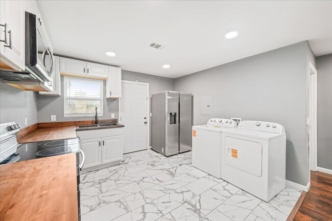 Building Photo - 2120 Krenson St