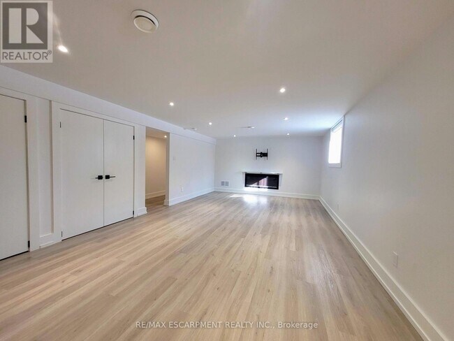 Photo du bâtiment - 664 Hiawatha Blvd