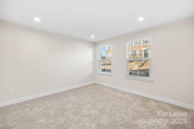 Building Photo - 9769 Oaklawn Blvd NW