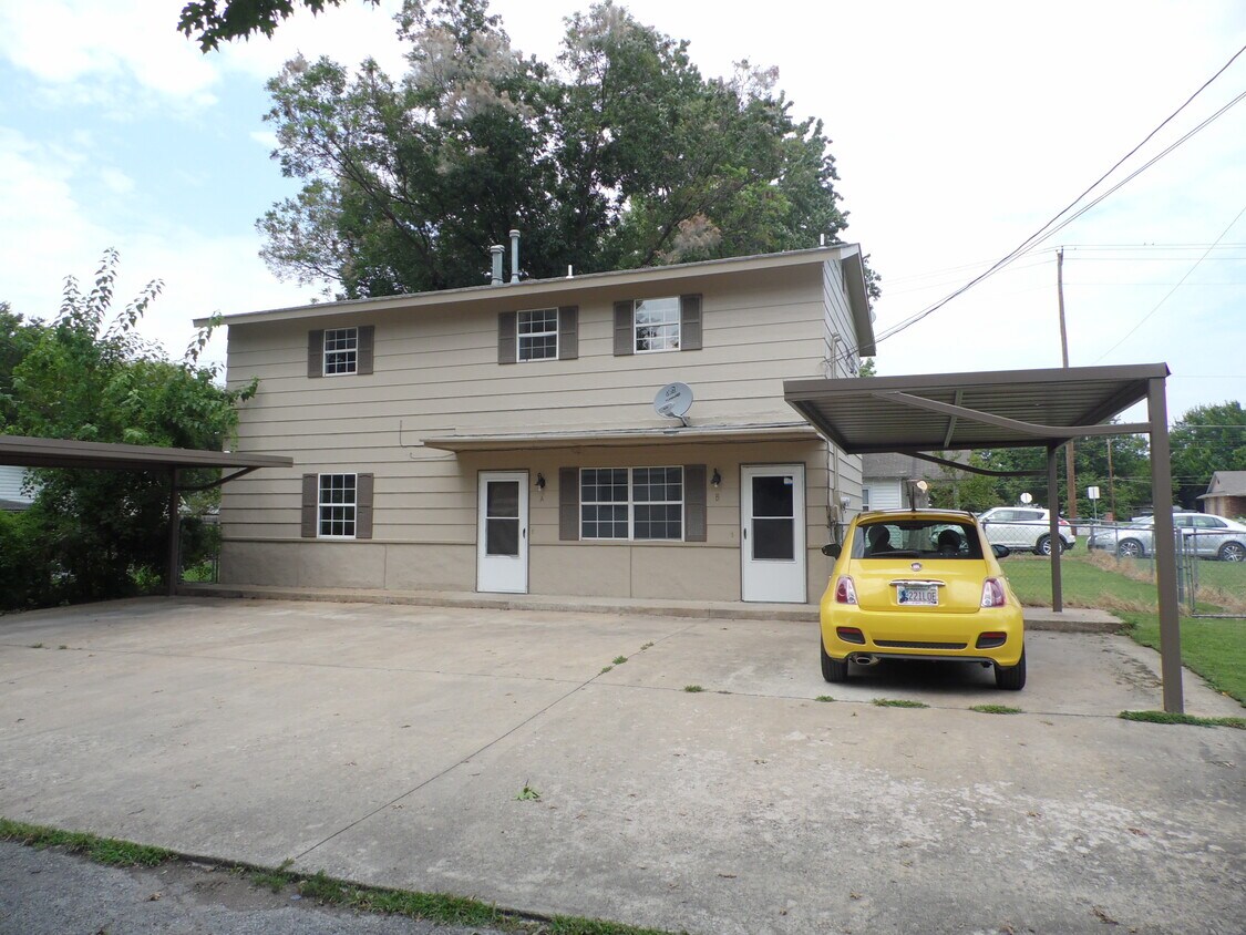 Unit B upstairs - 315 S Wewoka Ave
