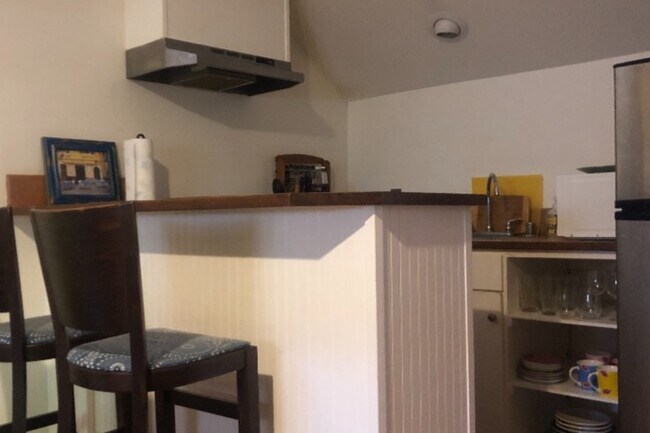 Cocina/Bar - 4721 Cartwright Ave