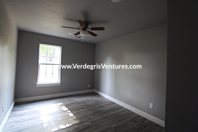 Foto del edificio - 3420 Kenwood Ave