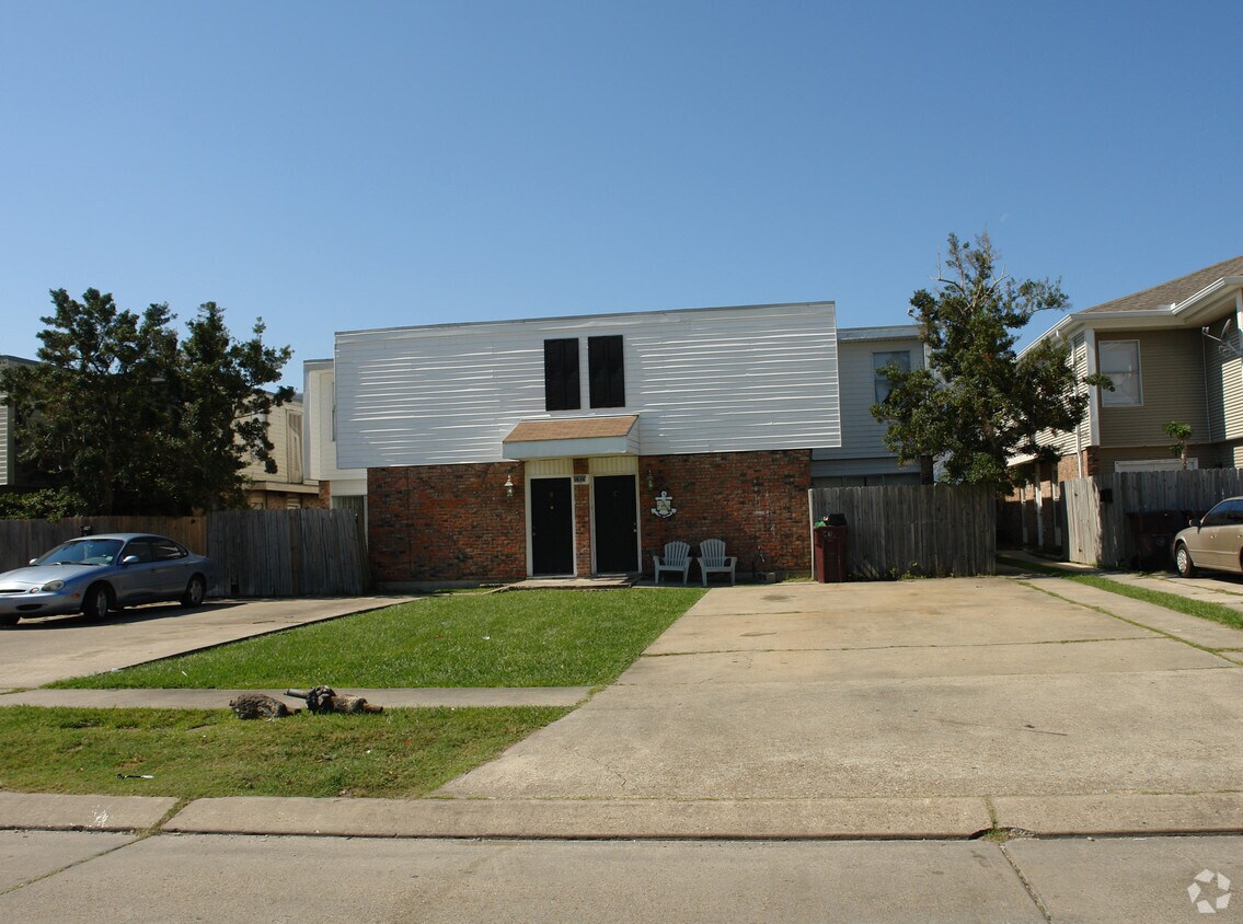Building Photo - 3733 Martinique Ave