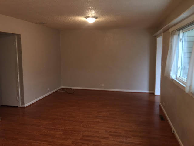 Building Photo - 2 BED / 1 BATH DUPLEX