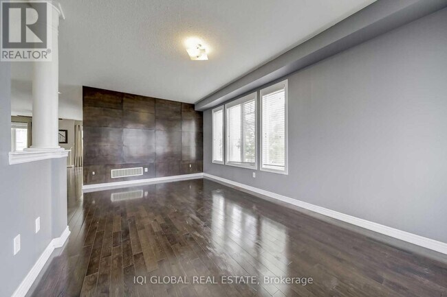 Photo du bâtiment - 2 Bowkett Dr