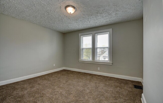 Building Photo - 693 Frebis Ave